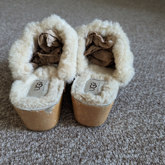 Ugg Kalie Suede Clogs - Picture 2 of 7